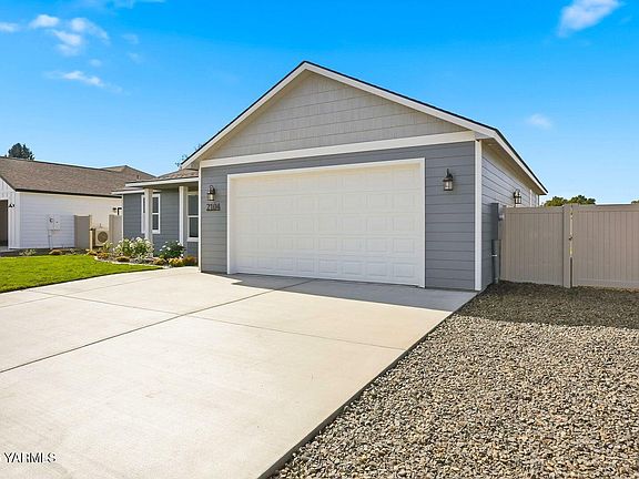 3rd image of 2104 Lovance Ln