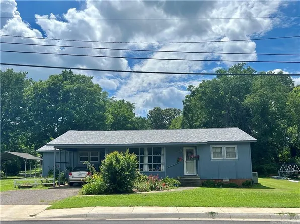 715 N Montgomery St, Clarksville, AR 72830