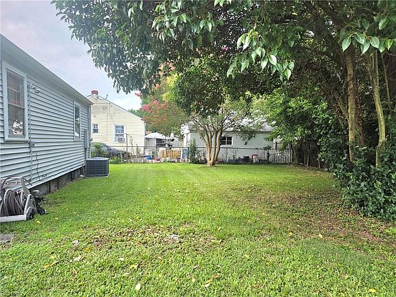 3rd image of 3421 Somme Ave
