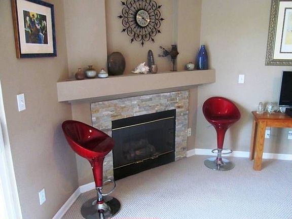 Fireplace/stone surround