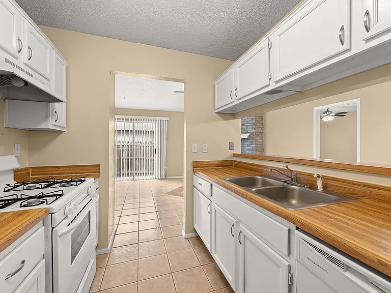 313 Greenlawn Blvd — Photo 10