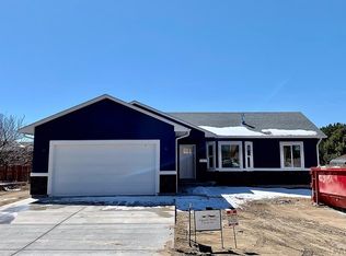 126 W Blakeland Dr, Pueblo West, CO 81007