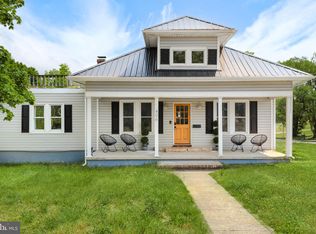 406 8th St, Shenandoah, VA 22849