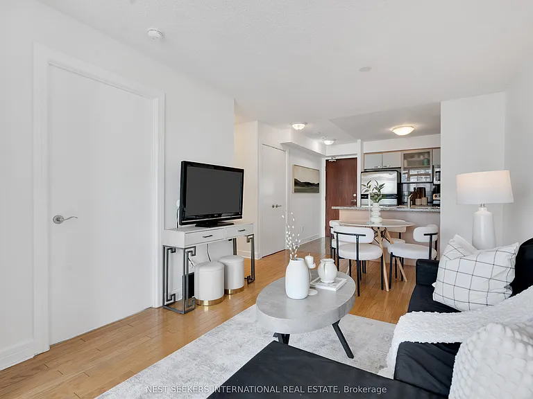 16 Harrison Garden Blvd #1011 — Photo 5