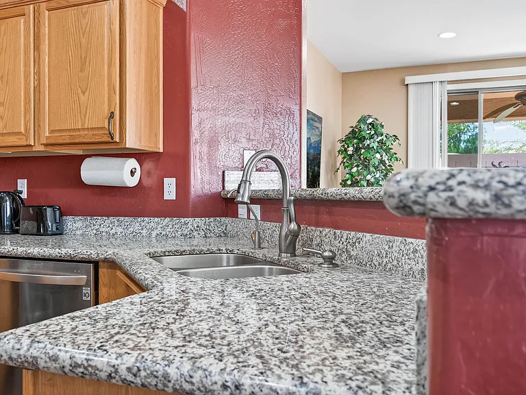 2433 W Ellis St — Photo 48