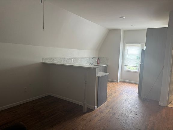 3rd image of 56 Beverly St Floor 3