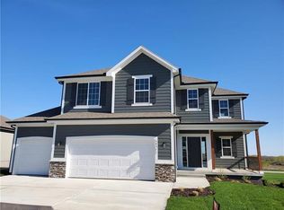 609 SE Colonial Dr, Blue Springs, MO 64014