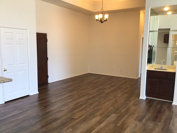 5th image of 15270 Sutton St #303