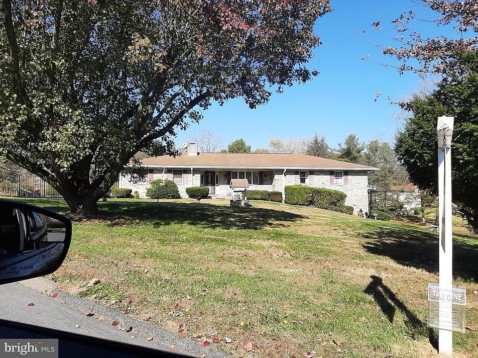 2nd image of 2304 Cloverdale Dr