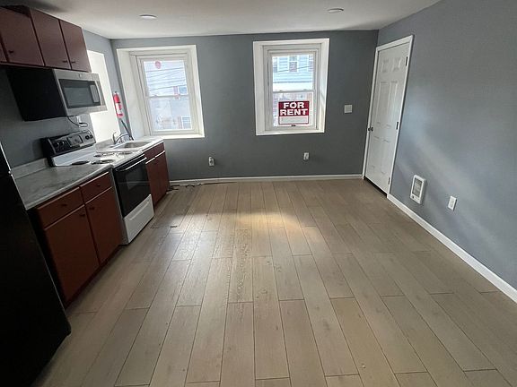 2nd image of 212 N George St