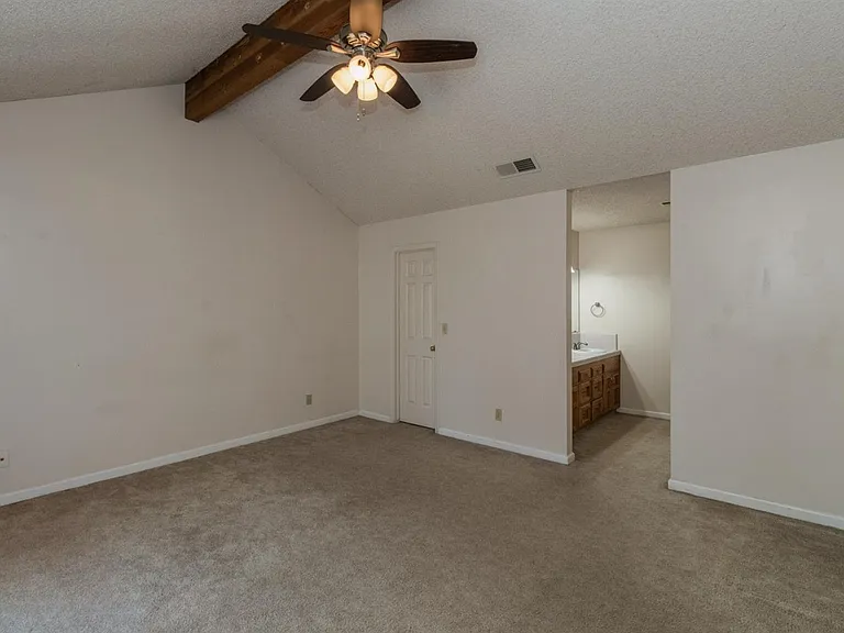 1067 E Portland Ave — Photo 12