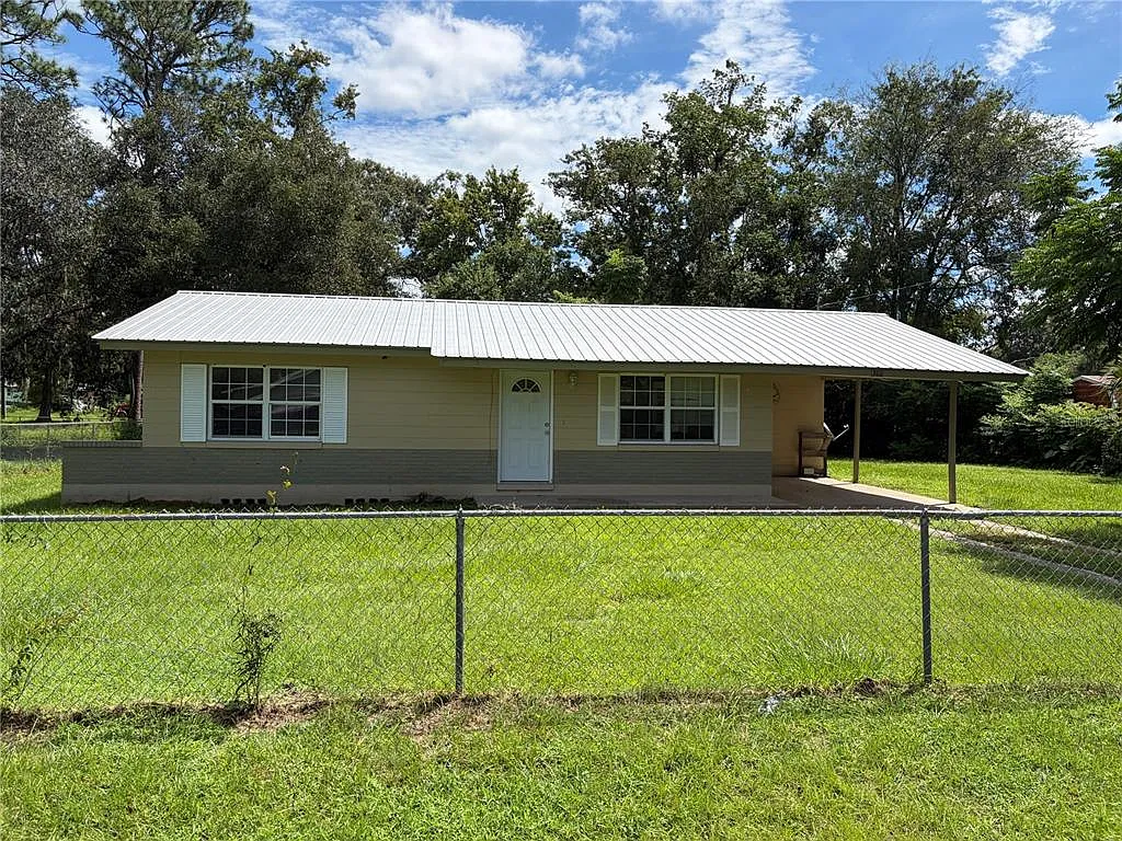 2 bed, 1.0 bath, 936 sqft, $1,700 — Photo 1