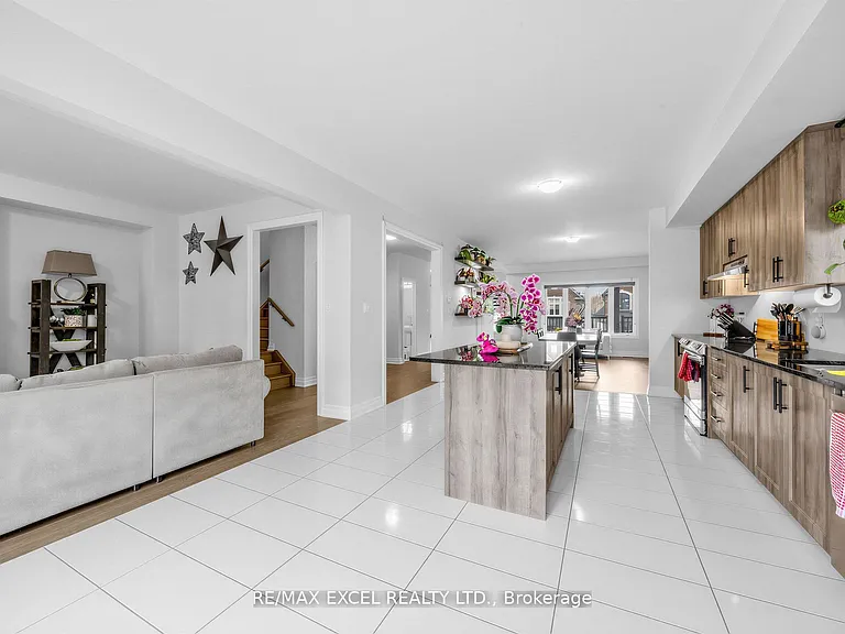 1454 Stovell Cres — Photo 13