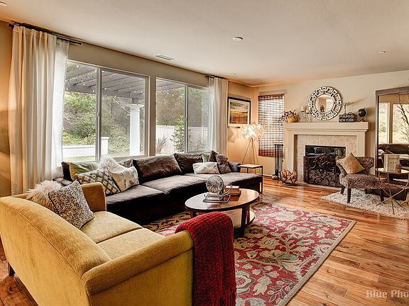 5th image of 1034 Woodcrest Ln