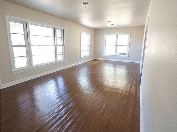 2nd image of 2006 N Wheeler St