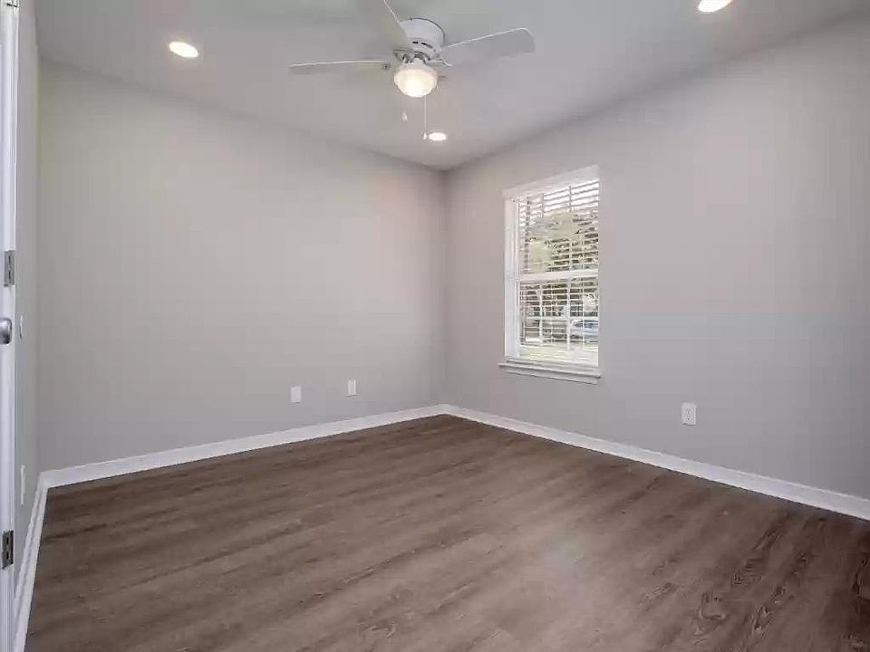 1st image of 837 Ray Andra Dr