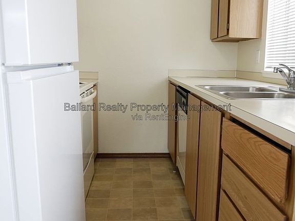 5th image of 3232 21st Ave W APT 1