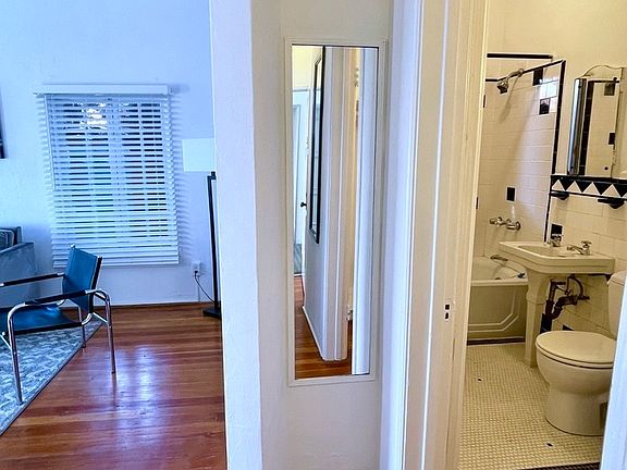4th image of 456 N Doheny Dr #202