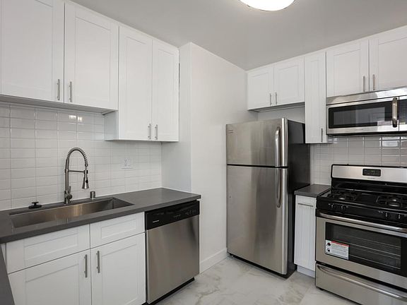 4th image of 2576 S Sepulveda Blvd