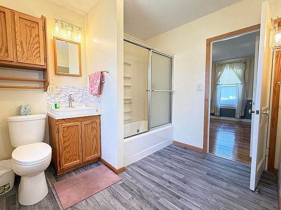 5th image of 207 3rd St SE