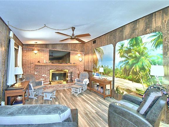 3rd image of 10775 W Beach Pkwy