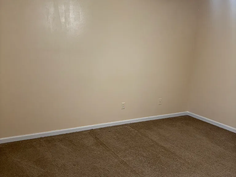 102 Jeremiah Ct — Photo 4