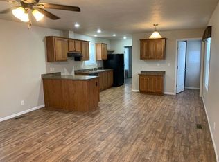 2506 Lawndale Rd, Grand Forks, ND 58201