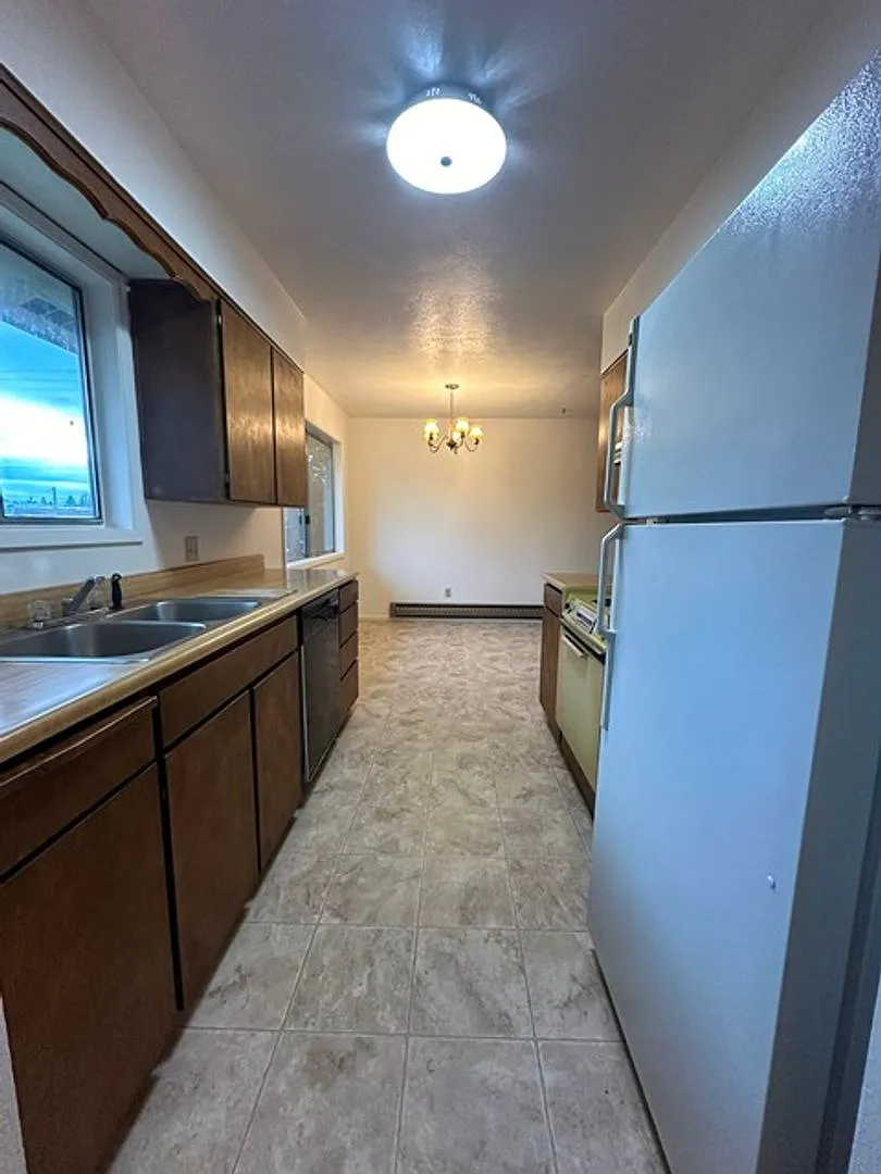 Upstairs 2 bedroom in a 4-Plex — Photo 3