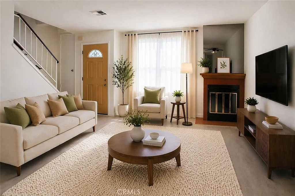 3 bed, 2.5 bath, 1289 sqft, $3,500 — Photo 2