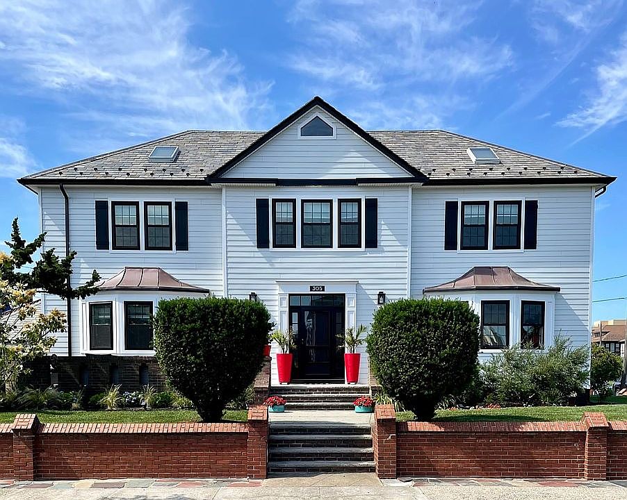 1st image of 305 W Beech St