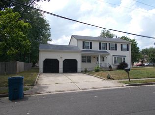 4 West Dr, Edison, NJ 08820