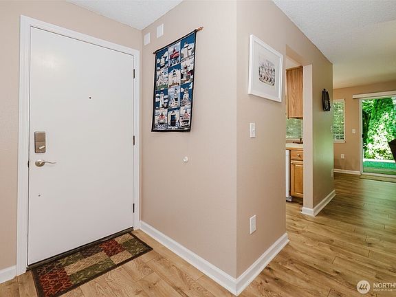 4th image of 2969 SE Mile Hill Drive #E2