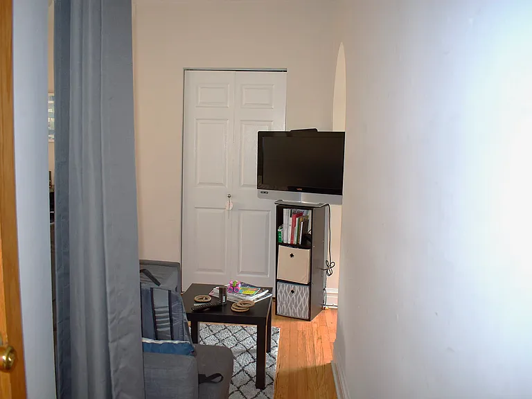 837 W Cornelia Ave #2N — Photo 3