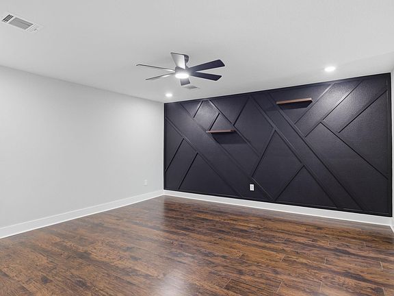 4th image of 6814 Greenhurst St