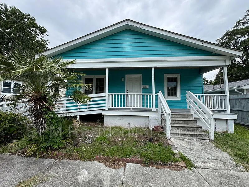 3 bed, 2.0 bath, 1044 sqft, $2,000 — Photo 2