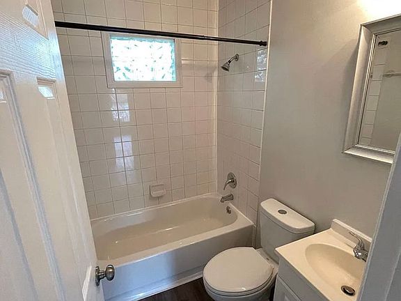 5th image of 344 Chamberlin St