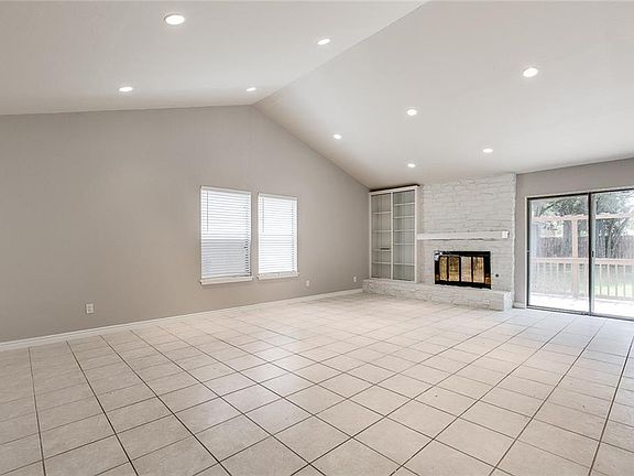 4th image of 315 Thelma Dr