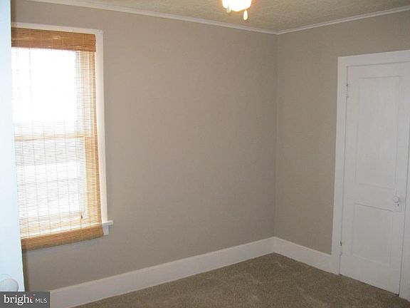 4th image of 237 E Broad St