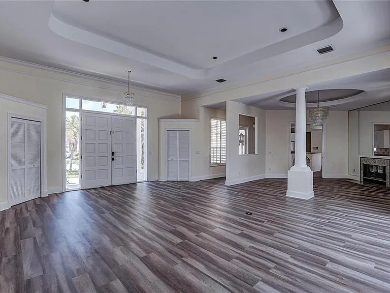 2208 Hampstead Ct — Photo 7