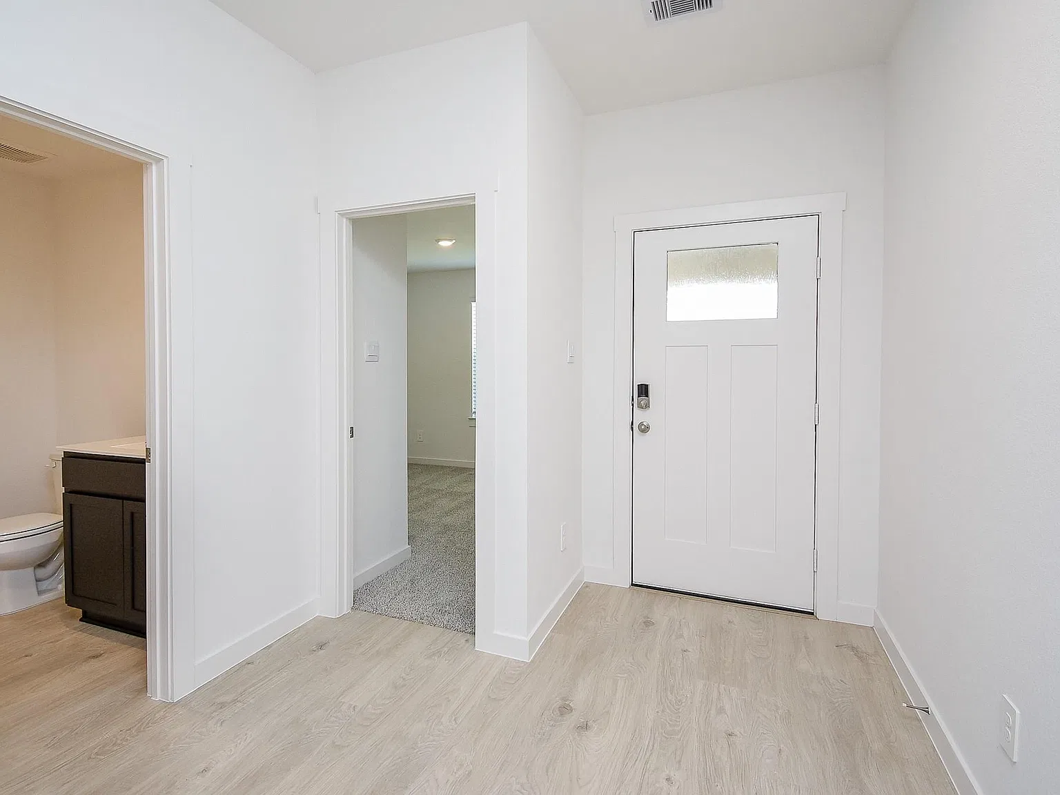 4 bed, 2.0 bath, 1812 sqft, $2,380 — Photo 4