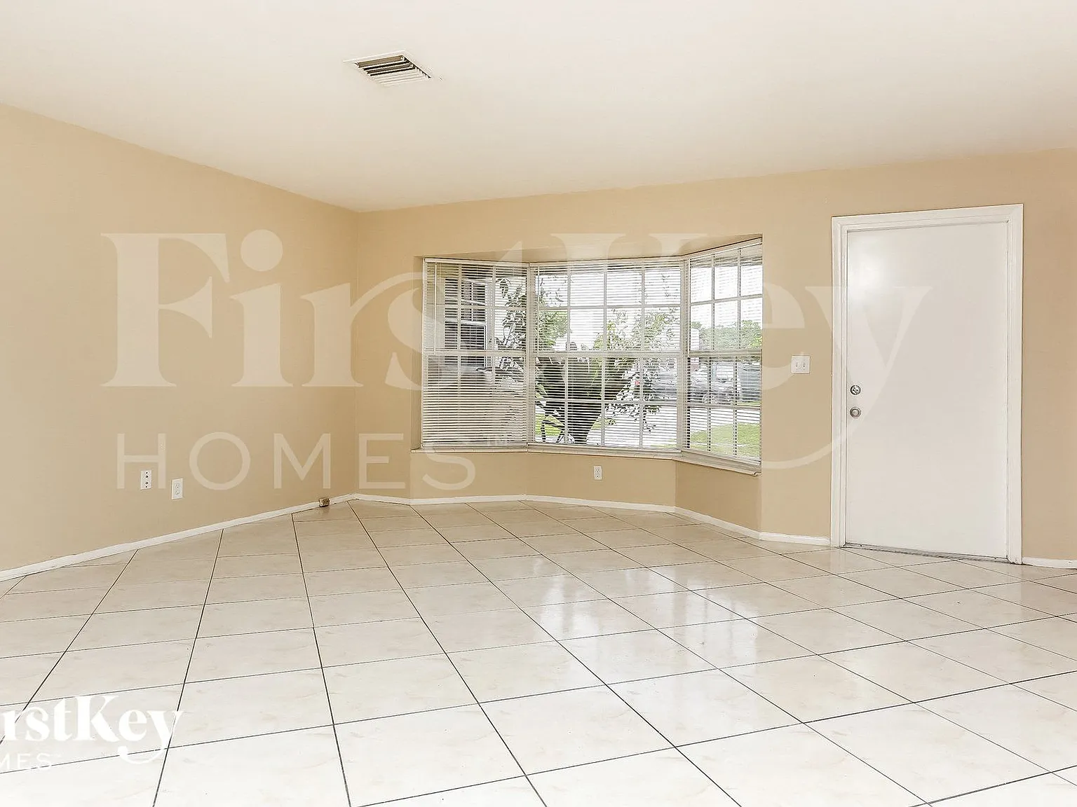 4 bed, 2.0 bath, 1585 sqft, $3,605 — Photo 3
