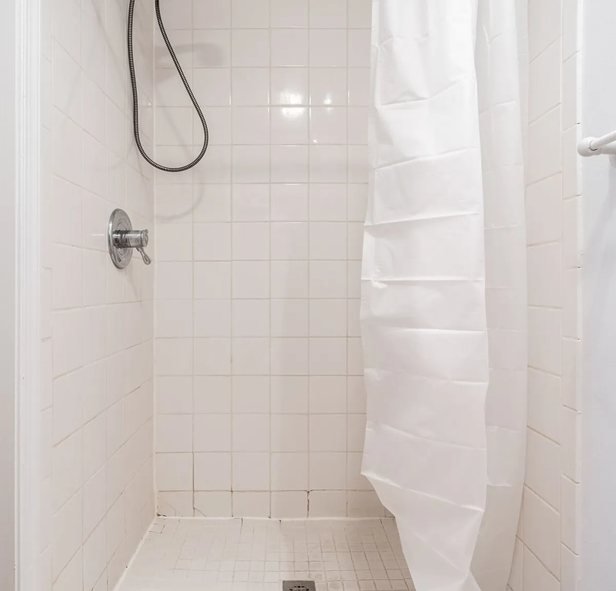 Studio in Columbia Heights on a flexible lease #1592 — Photo 4