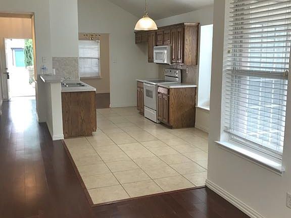 4th image of 13613 Anthem Ave