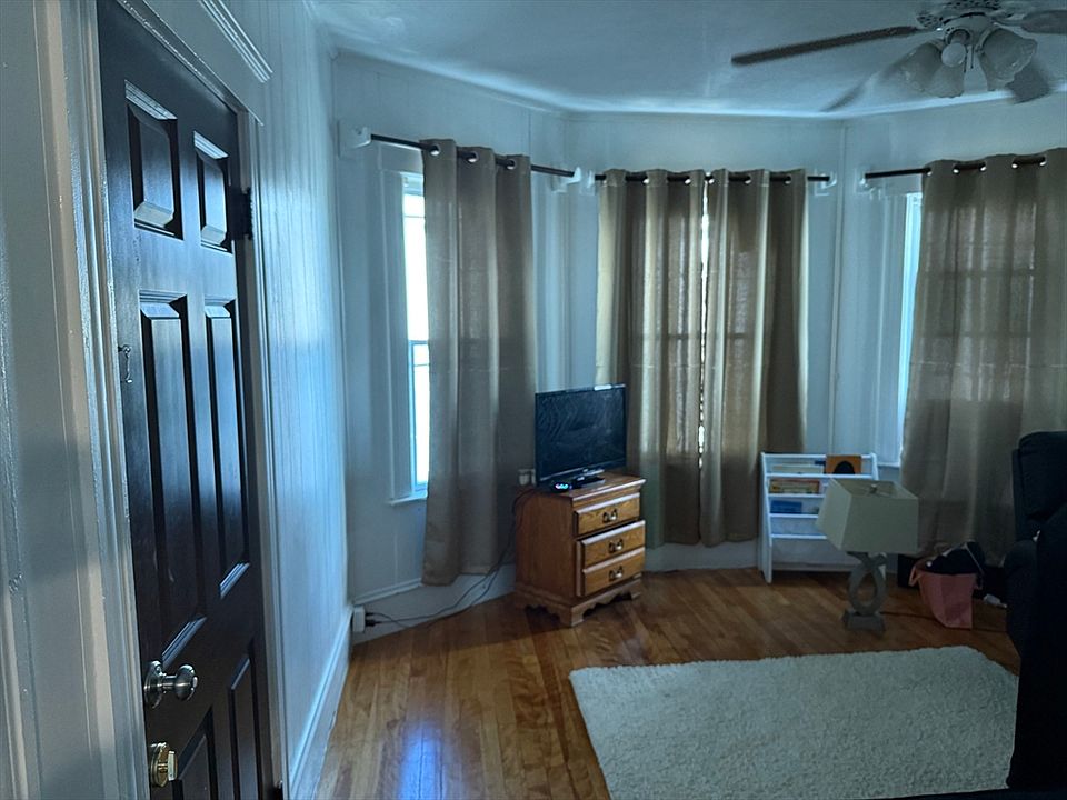 2nd image of 24 Vale St