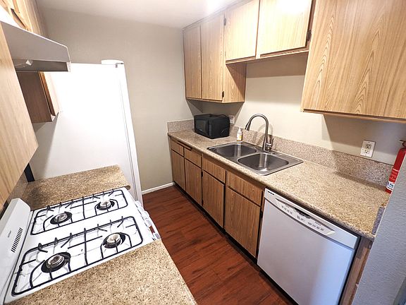 3rd image of 156 S Oak Knoll Ave APT 202