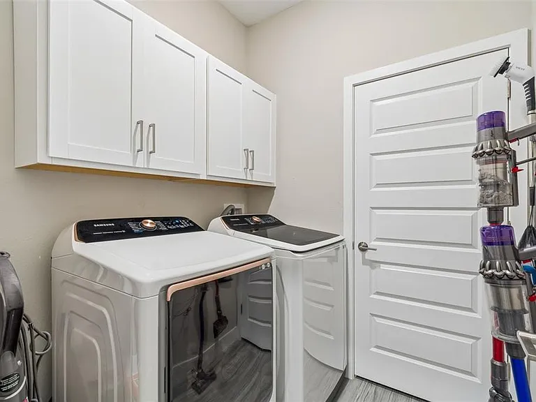 9911 Campanula Ct — Photo 17