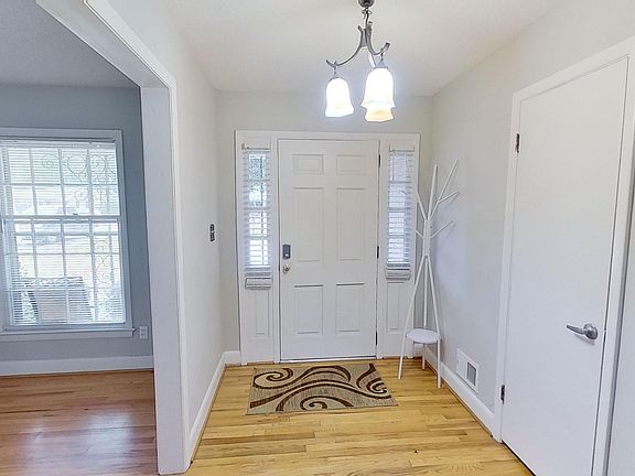 3rd image of 919 Hillandale Drive