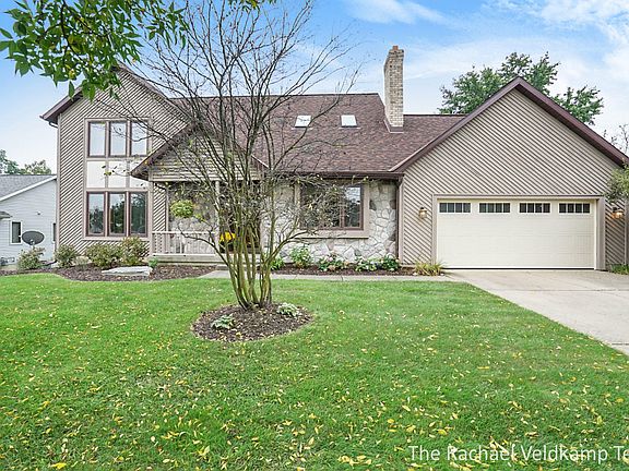 2nd image of 1381 Kirk Dr SE
