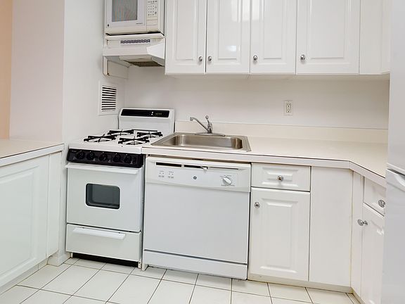 5th image of 1 Astor Pl APT 4G