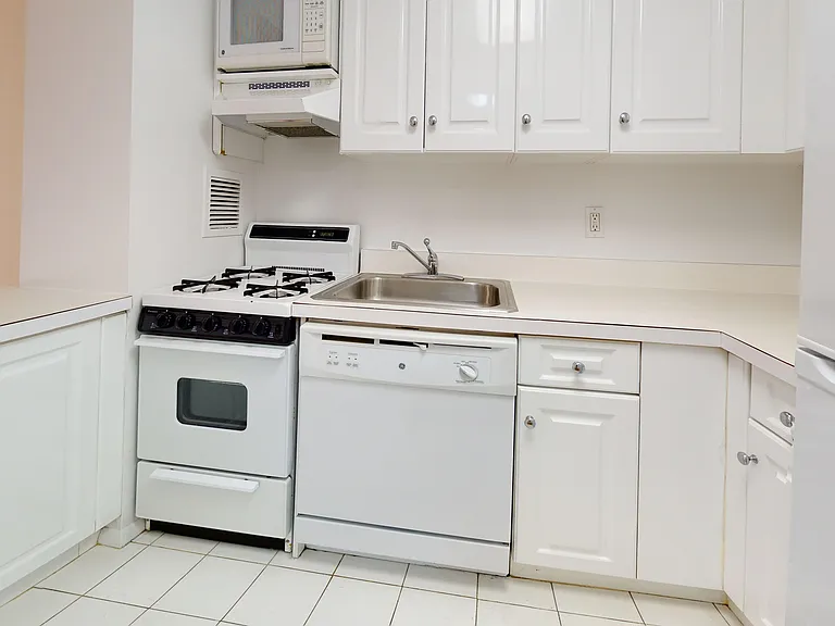 1 Astor Pl #4G — Photo 5